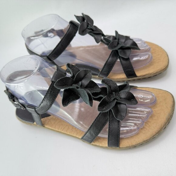 B.O.C. Børn Strappy Sandals Black Leather Flowers Flat Heel Sz 7/38 Preppy Boho - Picture 3 of 10